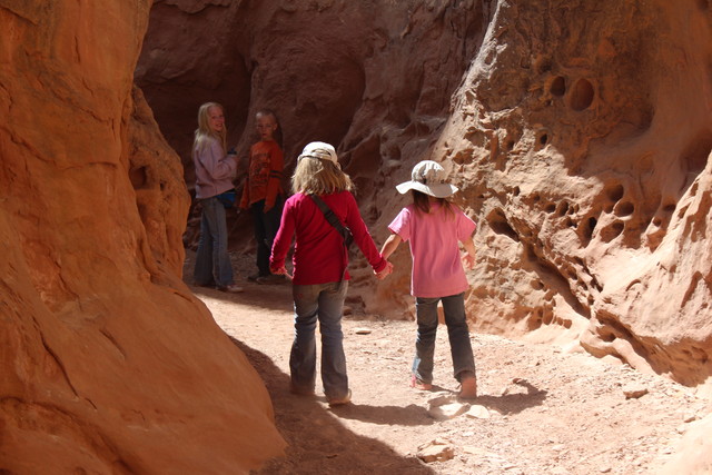 Emma and Sarah with Aedin and Winrey Richardson on the Little Wild Horse Canyon Trail