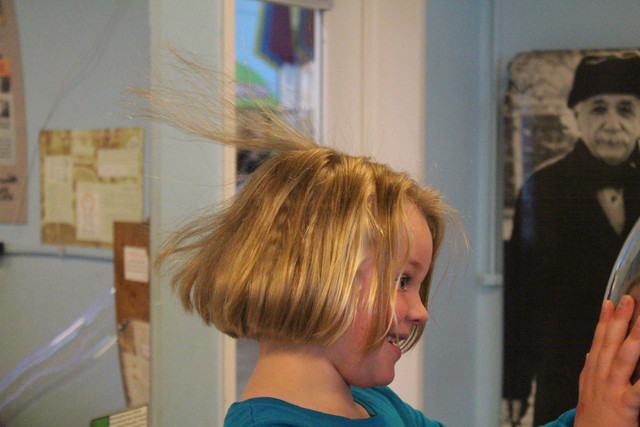 Sarah touching a Van de Graff generator at OMSI