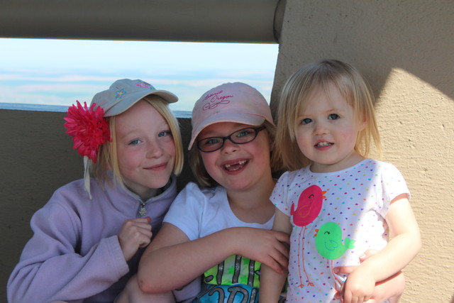 Emma, Sarah and Kaitlyn overlooking Pendleton, Oregon