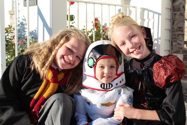 Emma Kaitlyn and Sarah Halloween